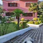 Guesthouse Ndroq Konukevi *