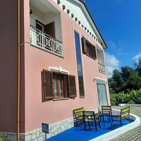 Villa Dedja Boutique בית הארחה