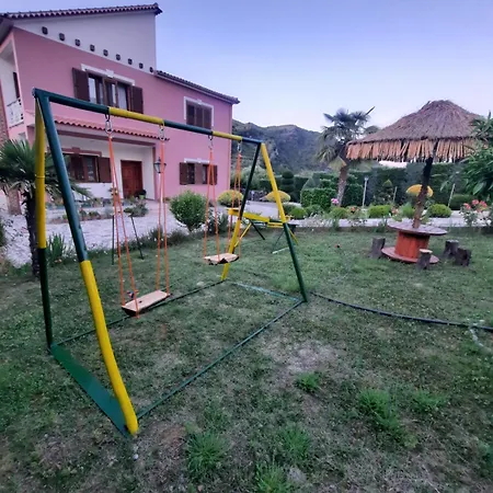 בית הארחה Villa Dedja Boutique *