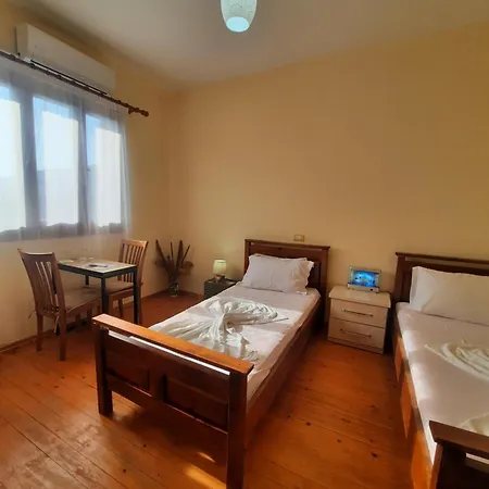 Villa Dedja Boutique בית הארחה