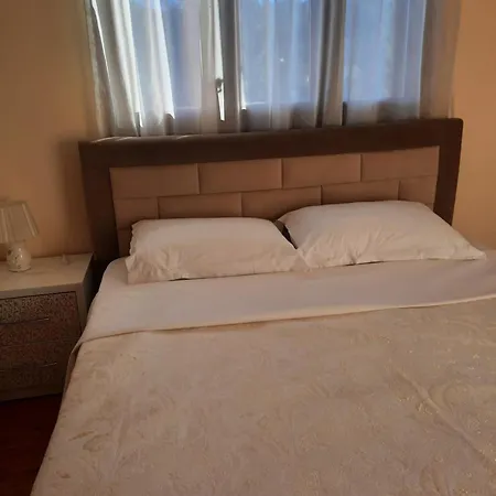 Villa Dedja Boutique בית הארחה Ndroq