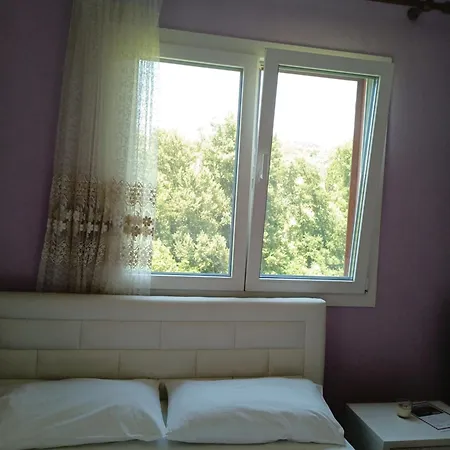 Villa Dedja Boutique בית הארחה